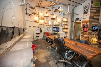 Podshare - Hostel,1617 Cosmo Street,2 star