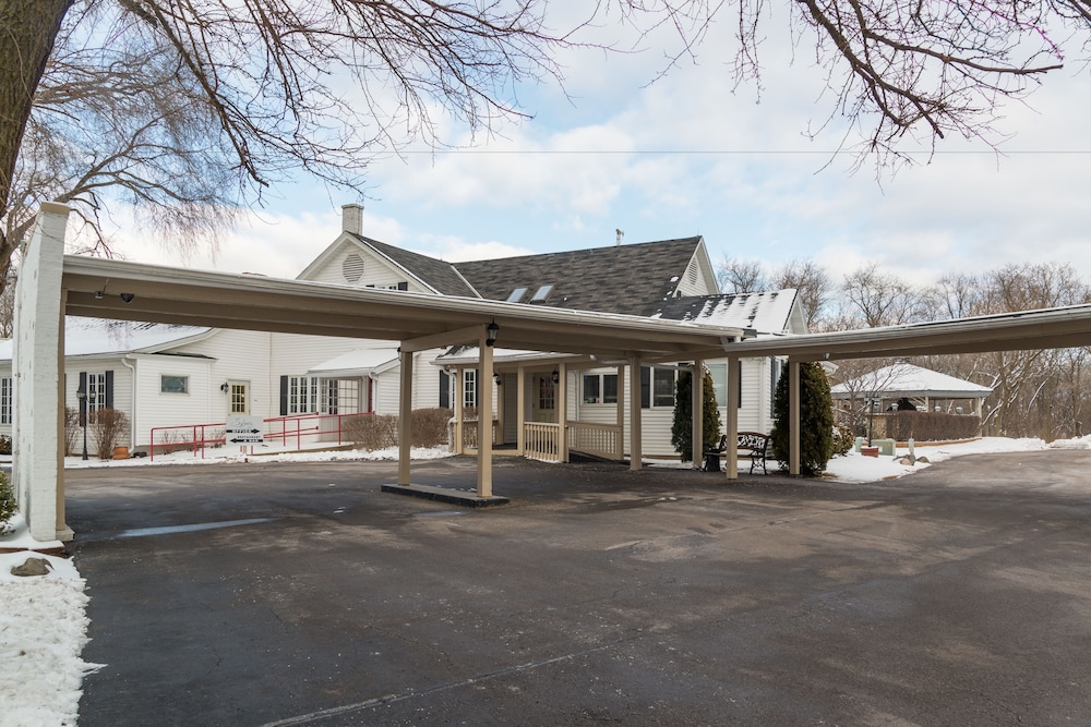sybaris pool suites mequon