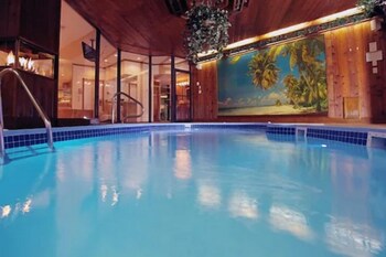 Sybaris Pool Suites Mequon,Elm Grove>>Brown Deer,3 star