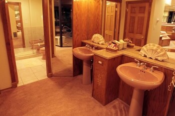 sybaris pool suites mequon