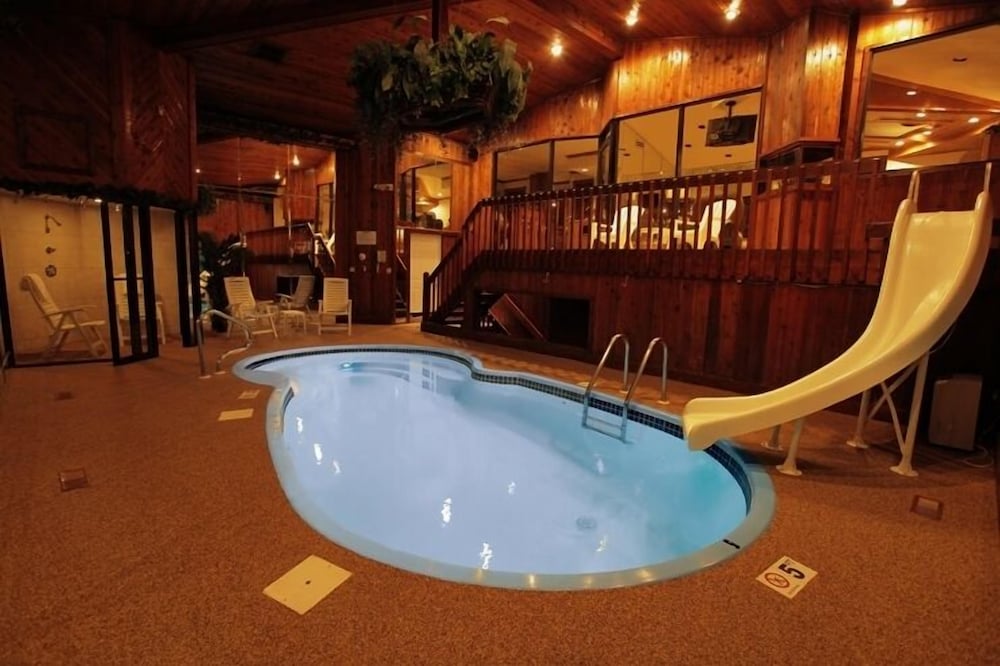 sybaris pool suites mequon
