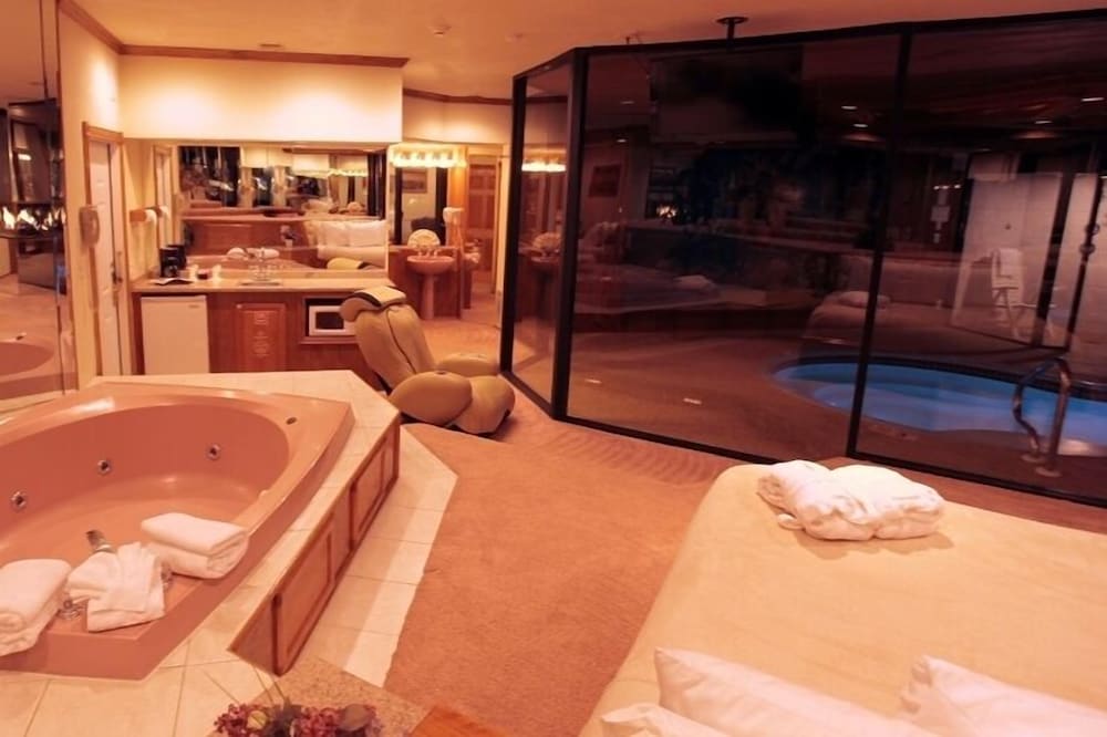 sybaris pool suites mequon