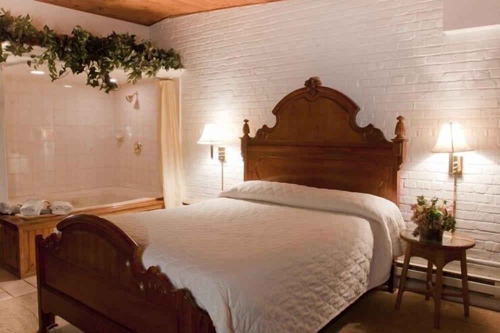 sybaris pool suites mequon