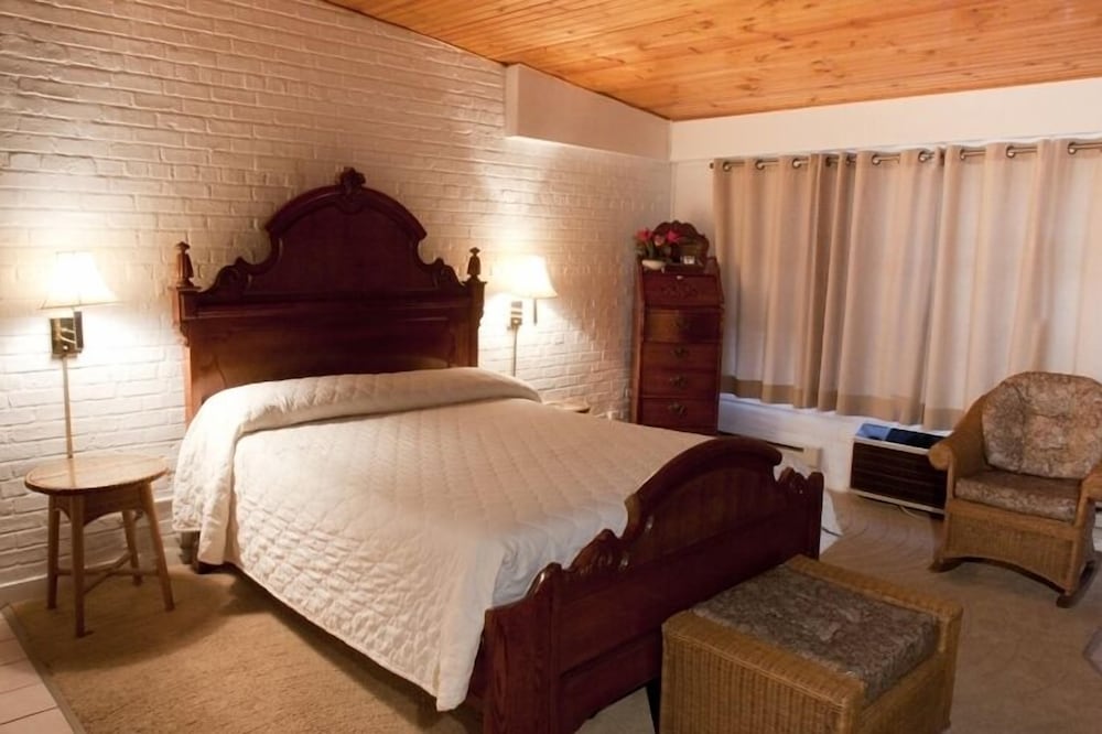 sybaris pool suites mequon