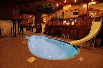 sybaris pool suites mequon