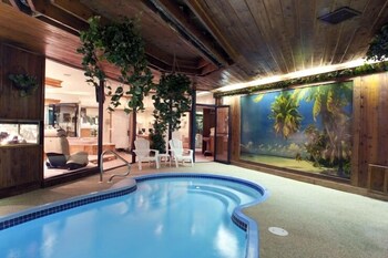 sybaris pool suites mequon