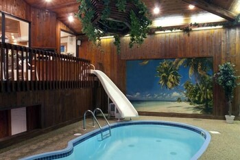 sybaris pool suites mequon