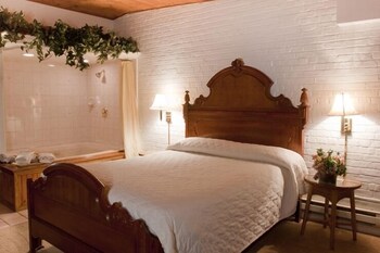 sybaris pool suites mequon