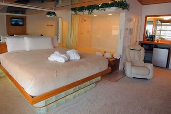 sybaris pool suites mequon