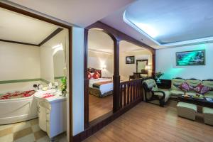 smiling hotel