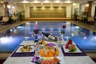 smiling hotel