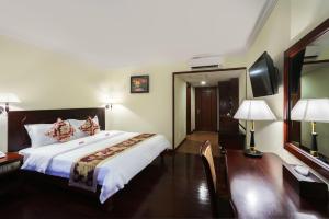 smiling hotel