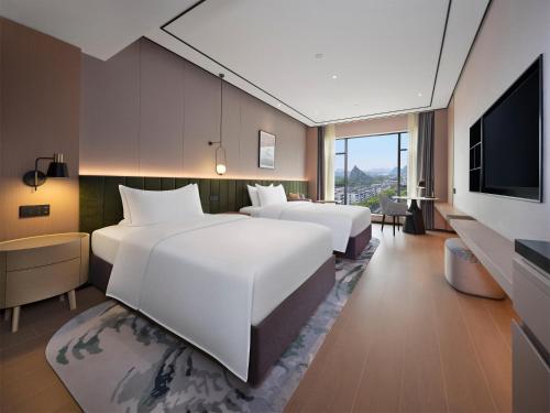 hilton garden inn guilin diecai li river
