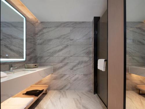 hilton garden inn guilin diecai li river