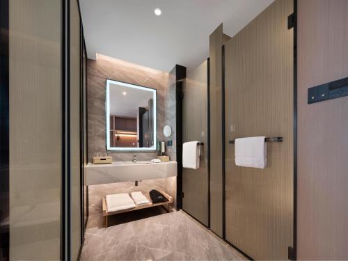 hilton garden inn guilin diecai li river