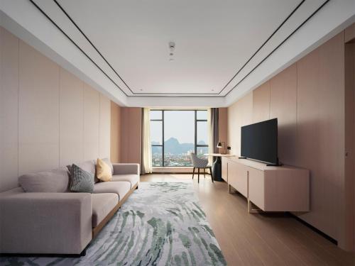 hilton garden inn guilin diecai li river