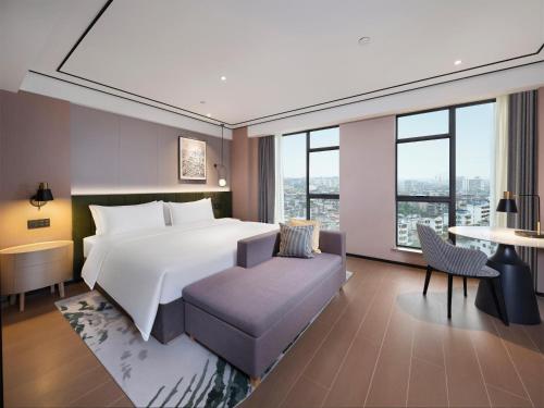 hilton garden inn guilin diecai li river