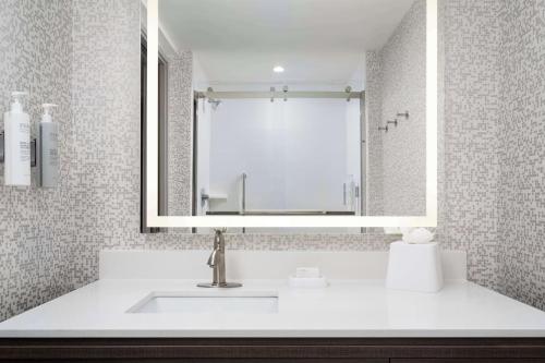 home2 suites by hilton lafayette i 10
