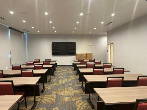 home2 suites by hilton lafayette i 10