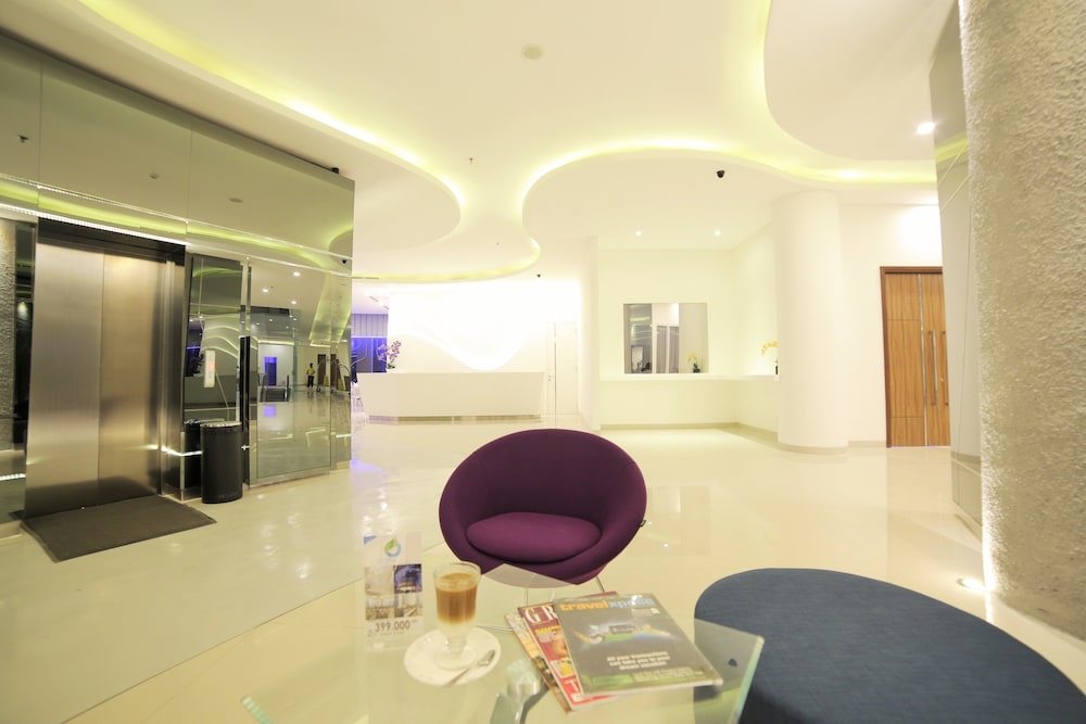 ozone hotel pantai indah kapuk