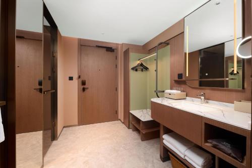 hilton garden inn shenzhen luohu port