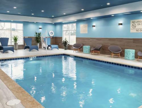 hampton inn and suites cadillac