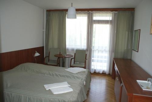 riviera park hotel