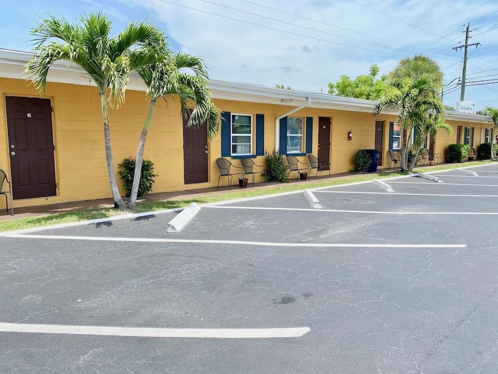 glades motel naples
