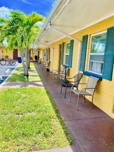 glades motel naples
