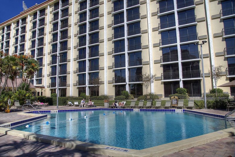 rosen inn closest to universal