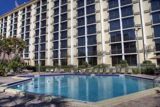 rosen inn closest to universal