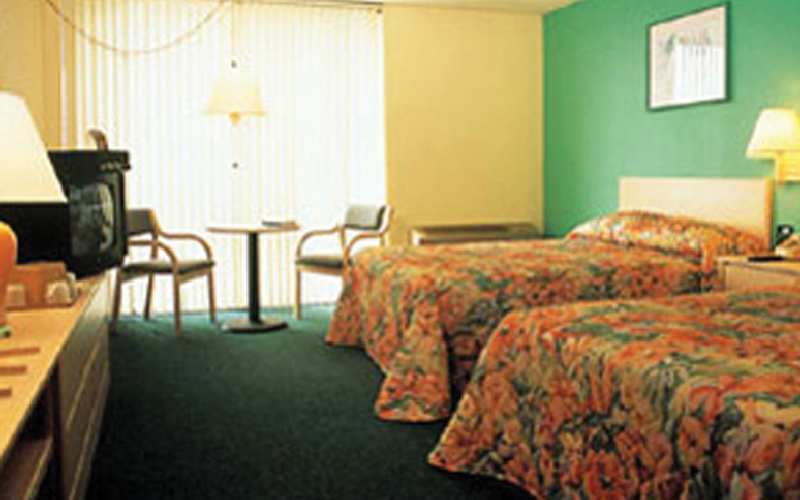 rosen inn closest to universal
