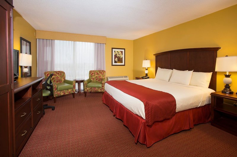 rosen inn closest to universal