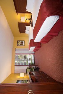 rosen inn closest to universal