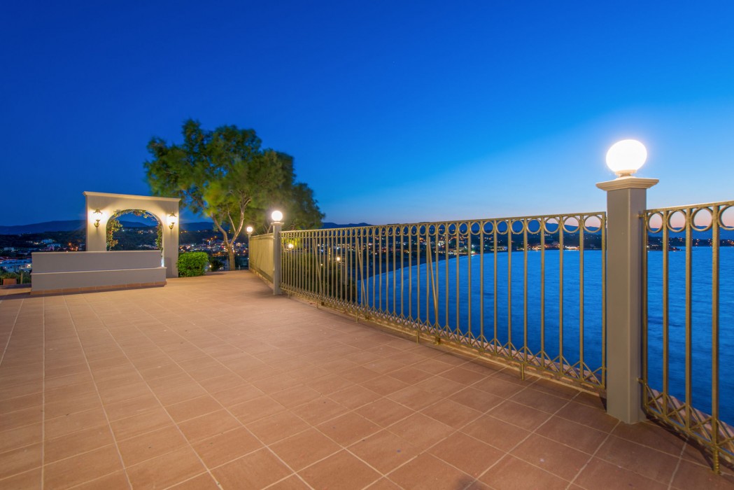 balcony hotel adults only