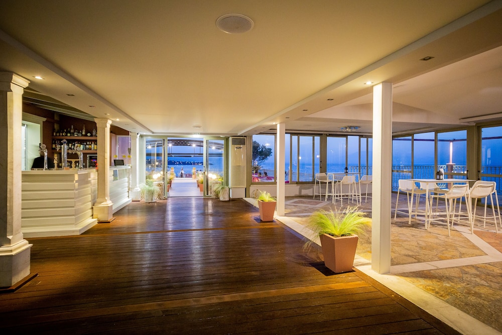 balcony hotel adults only