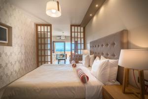 balcony hotel adults only