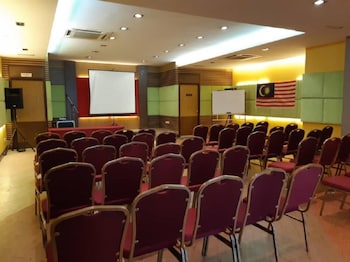 celyn hotel city mall