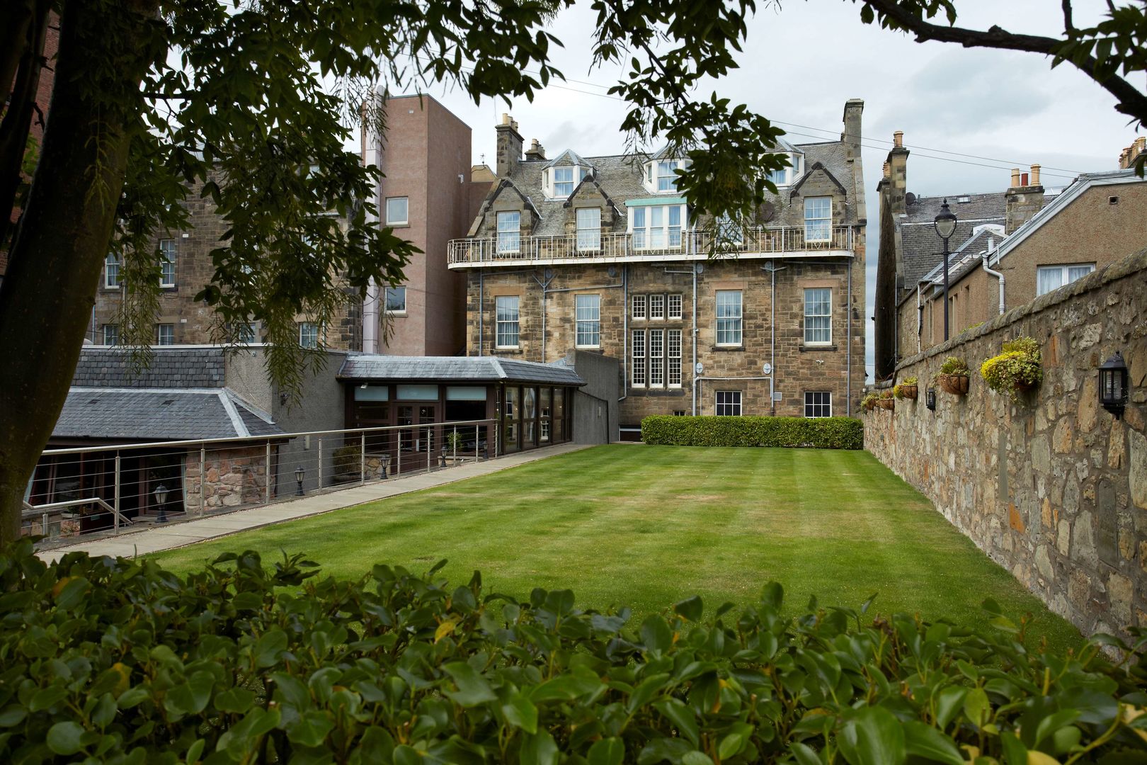 best western scores hotel