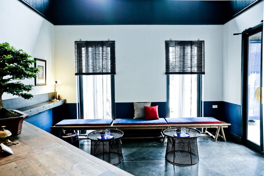 hotel ping silhouette