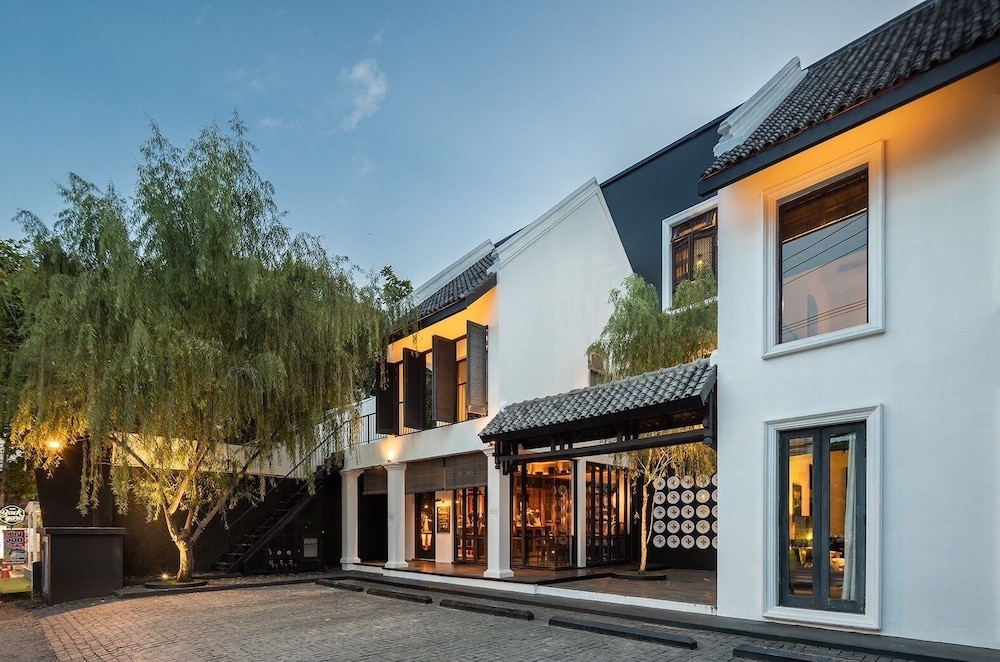 hotel ping silhouette