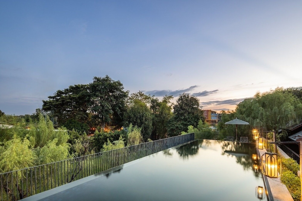 hotel ping silhouette