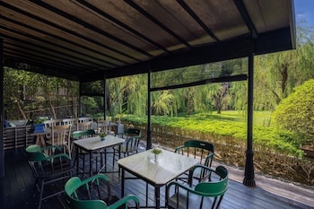 hotel ping silhouette