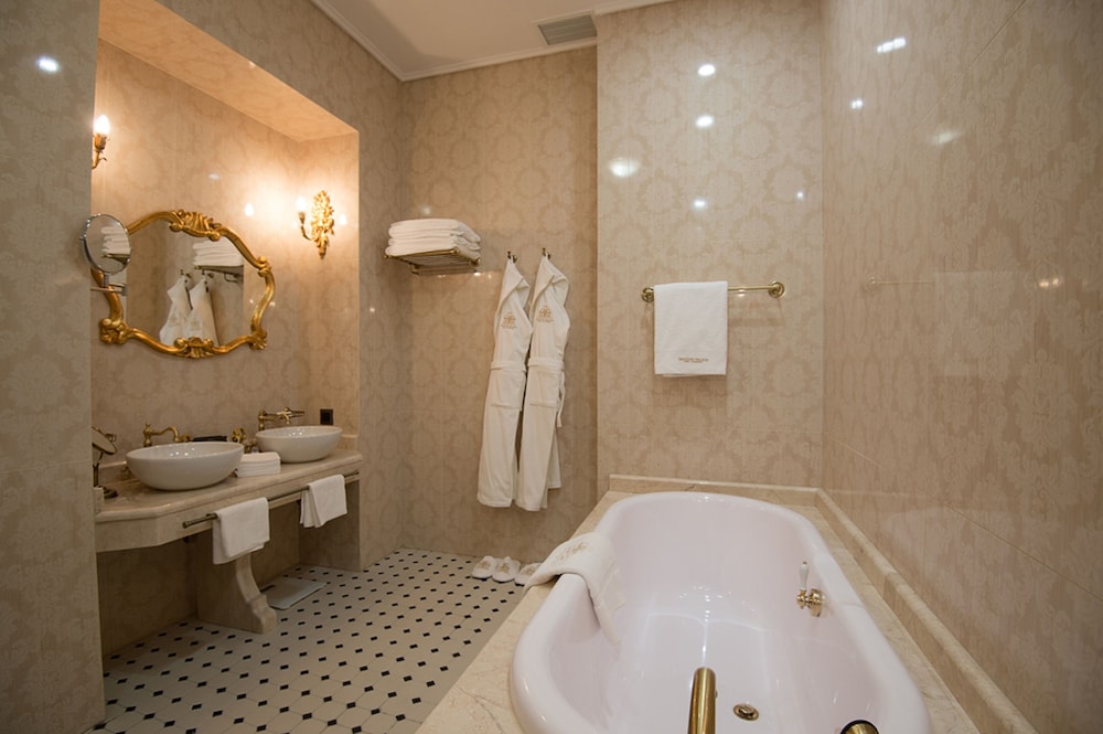 trezzini palace boutique hotel