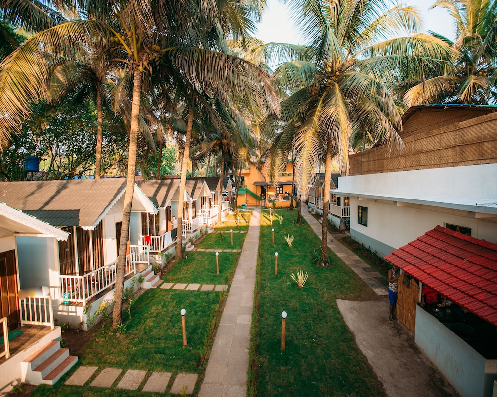 Sunset Waves Resort,Mandrem Beach,3 star