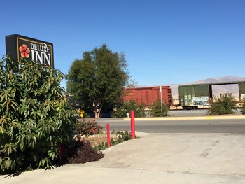 Deluxe Inn,,2 star