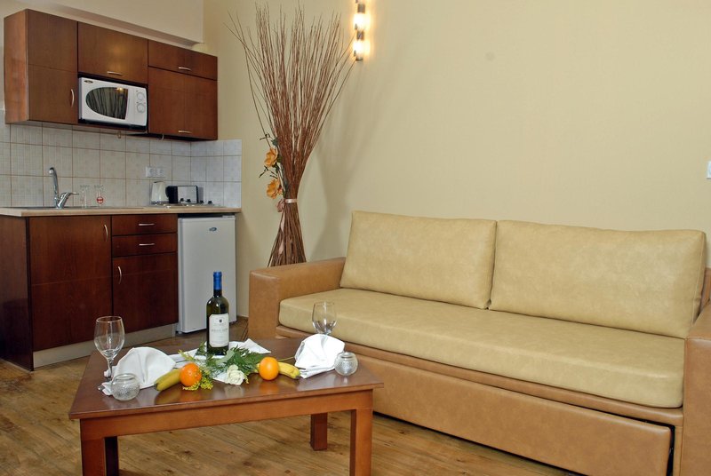 sacallis inn beach hotel