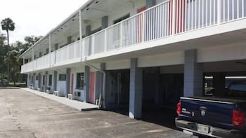 Nocturne Motel,,2 star