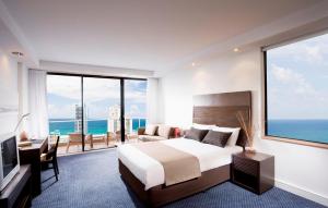 Crowne Plaza Surfers Paradise By Ihg,2807 Gold Coast Highway,5 star