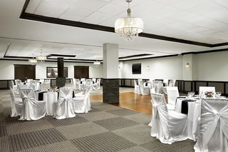 four points by sheraton hotel and suites calgary west